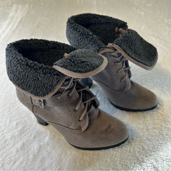 White Mt Women's Boots Size 8 Brown Selby Ankle Heeled Booties Faux Fur Lace Up - Picture 1 of 11
